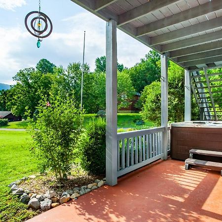 Ole Smoky Bnb - Game Room, Hot Tub, Mtn Views! Pigeon Forge Extérieur photo