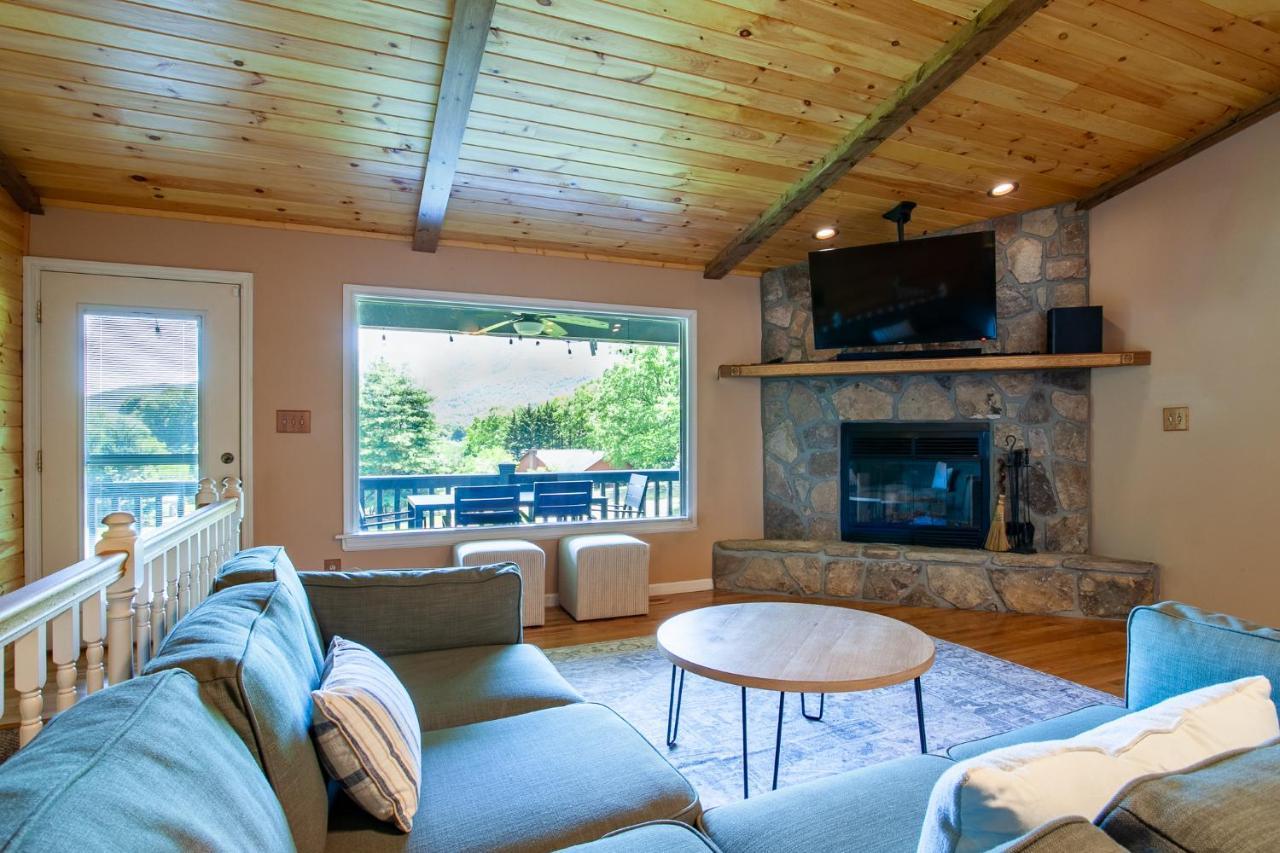 Ole Smoky Bnb - Game Room, Hot Tub, Mtn Views! Pigeon Forge Extérieur photo
