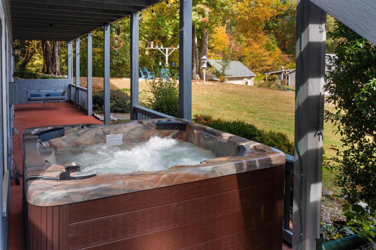 Ole Smoky Bnb - Game Room, Hot Tub, Mtn Views! Pigeon Forge Extérieur photo